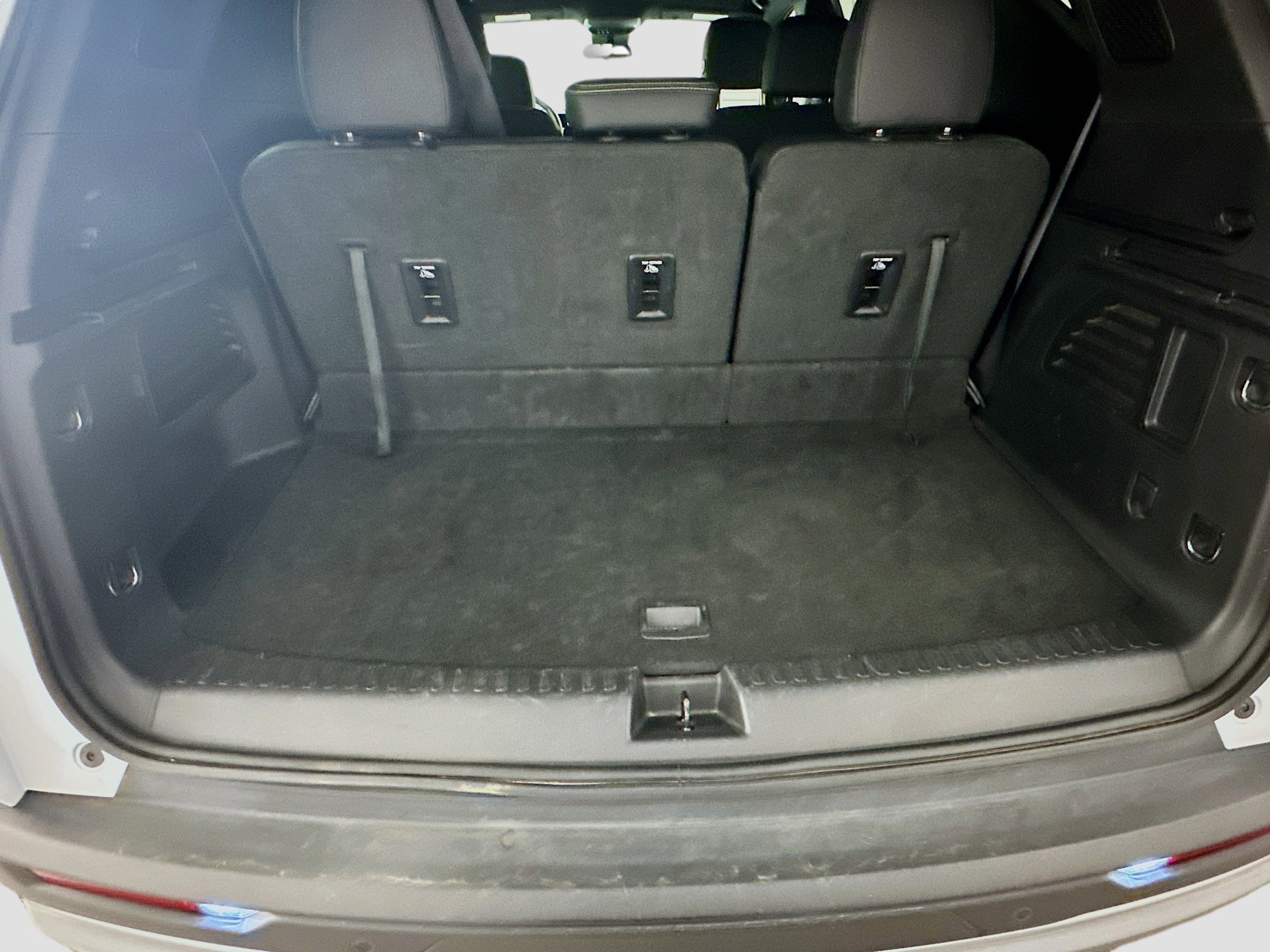 Used 2025 Chevrolet Traverse LT image 30