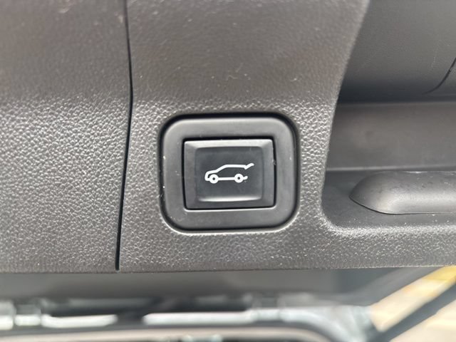 Used 2023 GMC Acadia SLT FWD image 6