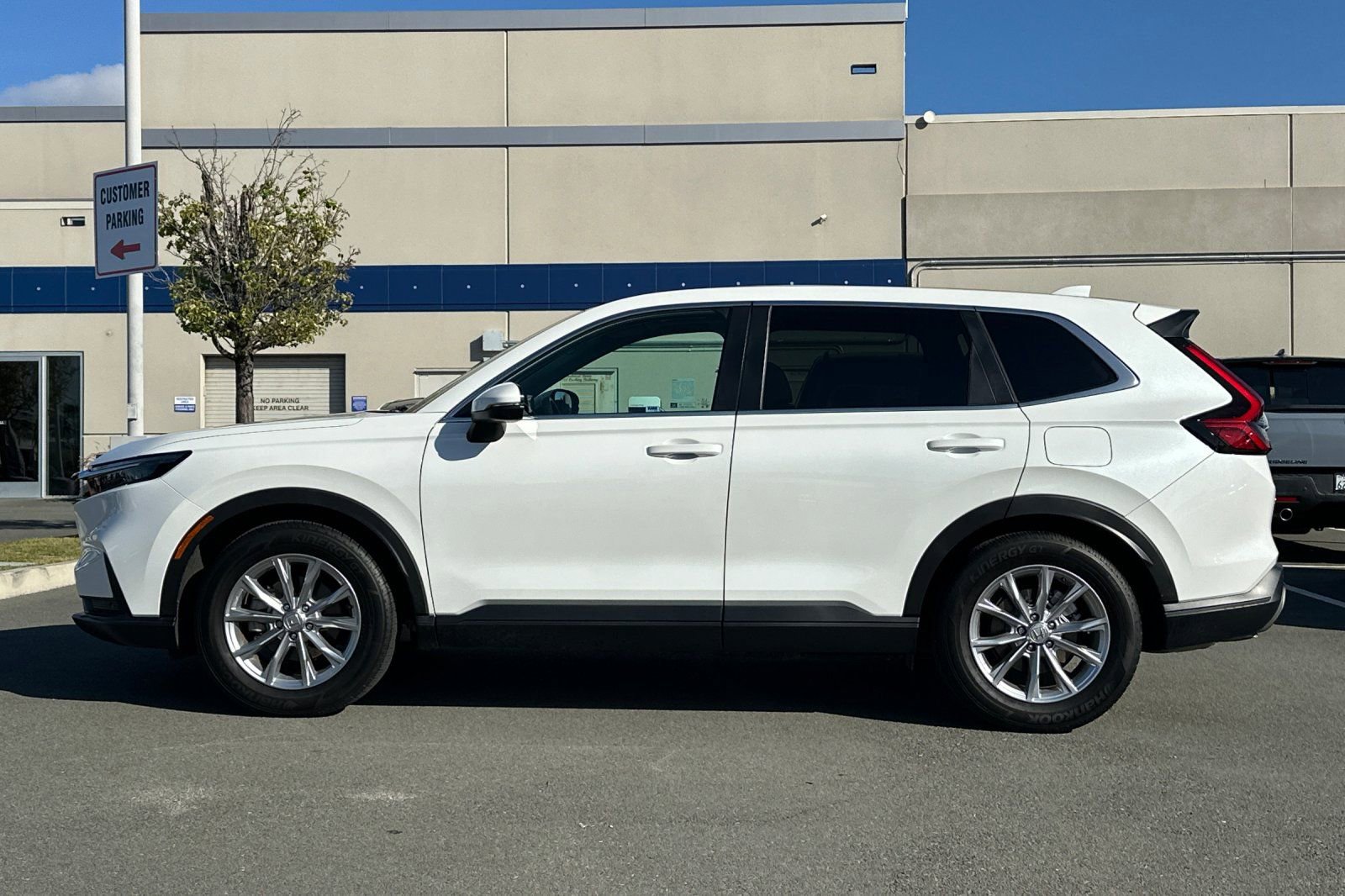 Used 2023 Honda CR-V EX-L image 7
