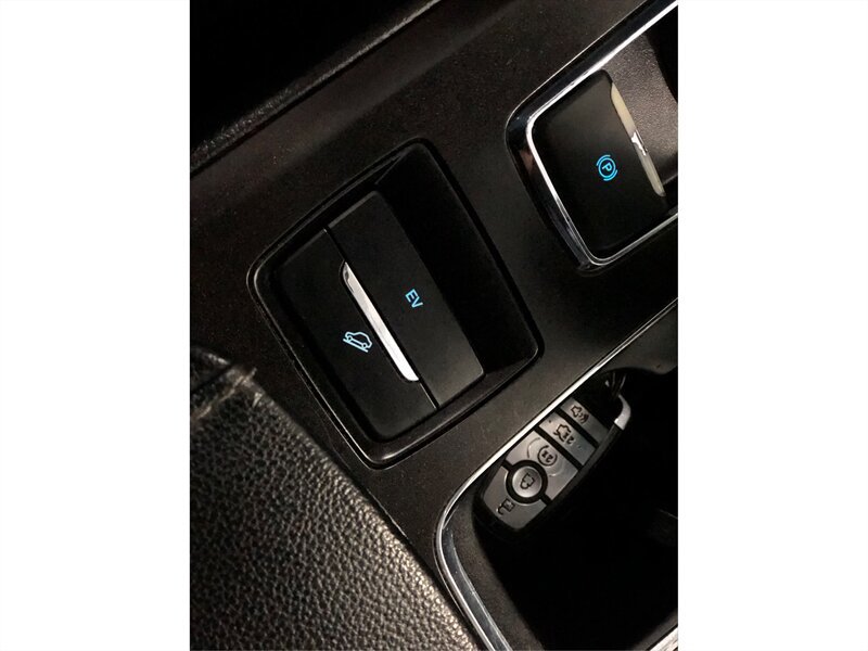 Used 2018 Ford Fusion Energi Titanium FWD image 28