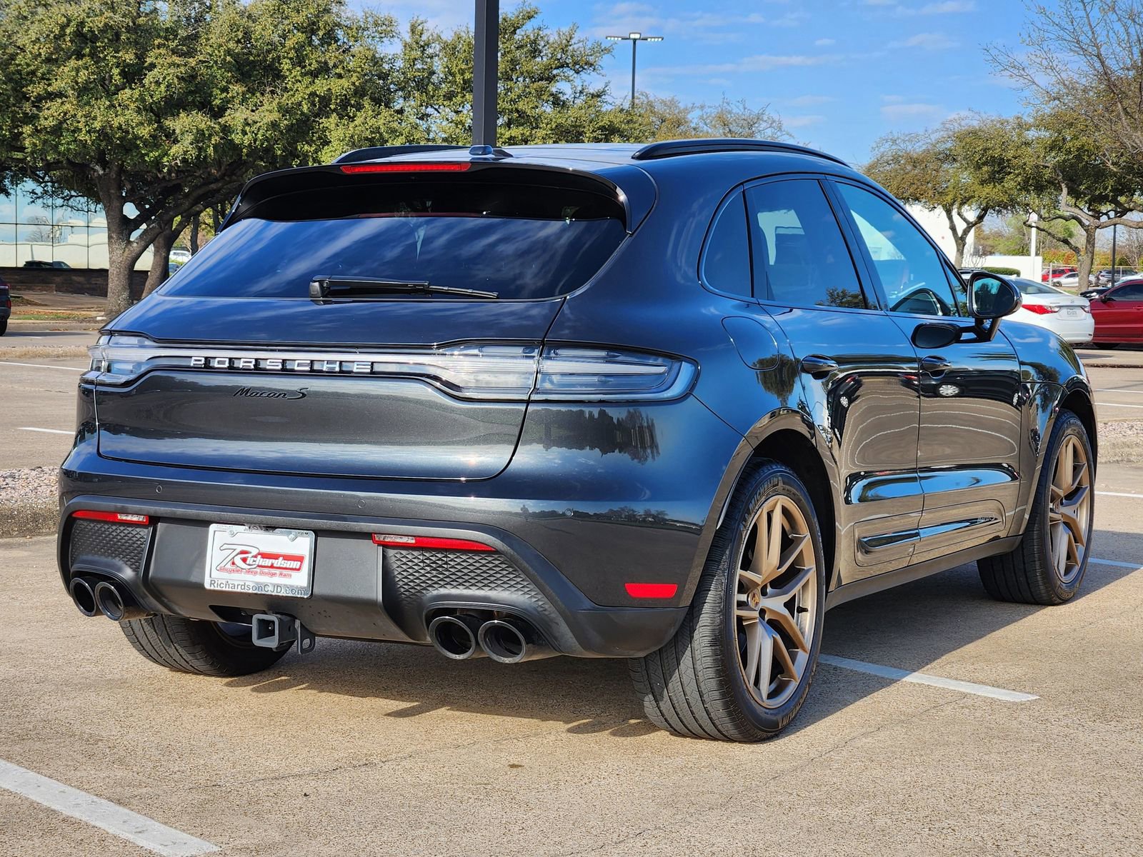 Used 2023 Porsche Macan S w/ Sport Chrono Package image 6