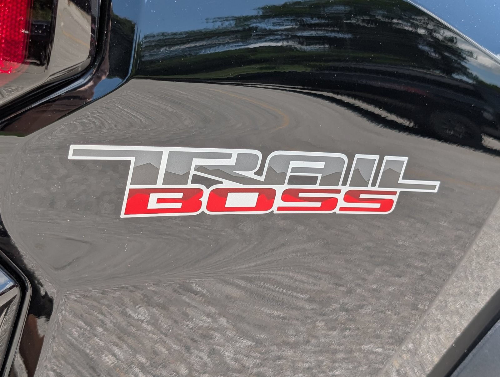 Used 2024 Chevrolet Colorado Trail Boss w/ Technology Package AWD/4WD image 10