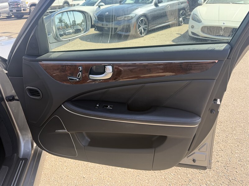 Used 2011 Hyundai Equus Signature RWD image 31