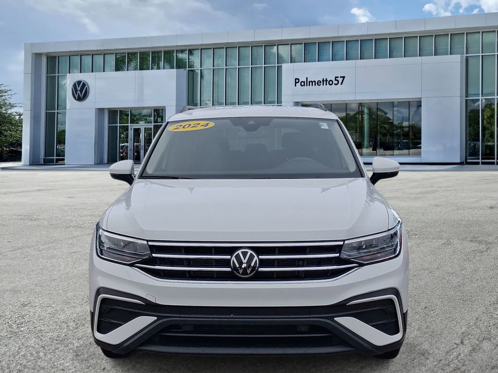Used 2024 Volkswagen Tiguan S image 2