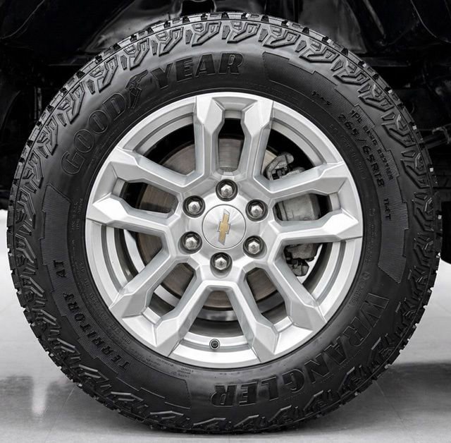 Used 2023 Chevrolet Silverado 1500 LT AWD/4WD image 10