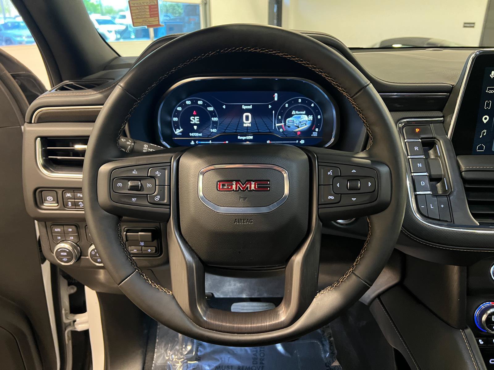 Used 2024 GMC Yukon AT4 w/ AT4 Premium Plus Package AWD/4WD image 11