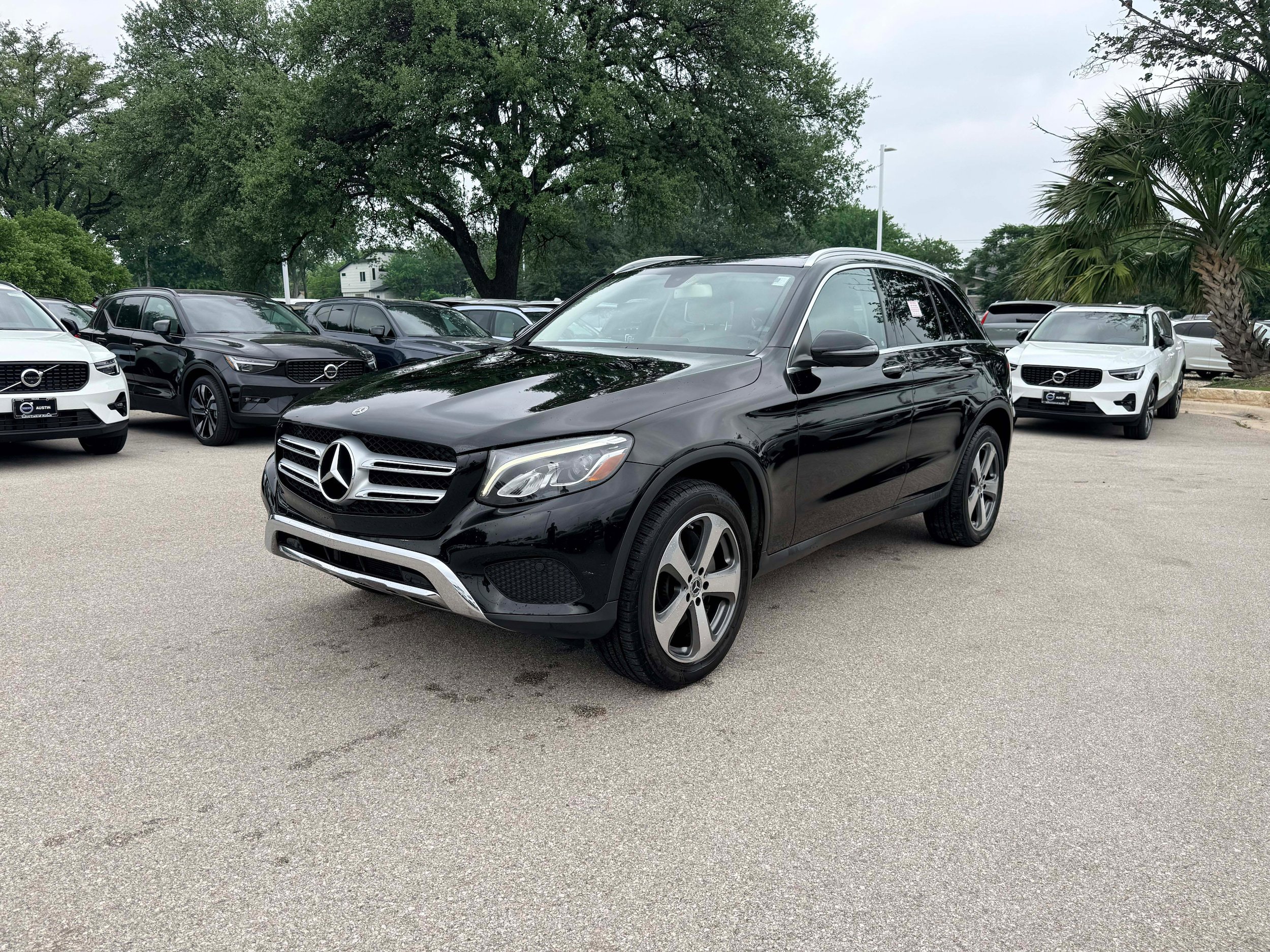 Used 2019 Mercedes-Benz GLC 300 4MATIC image 2