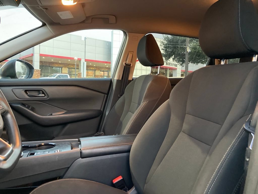 Used 2024 Nissan Rogue S FWD image 10
