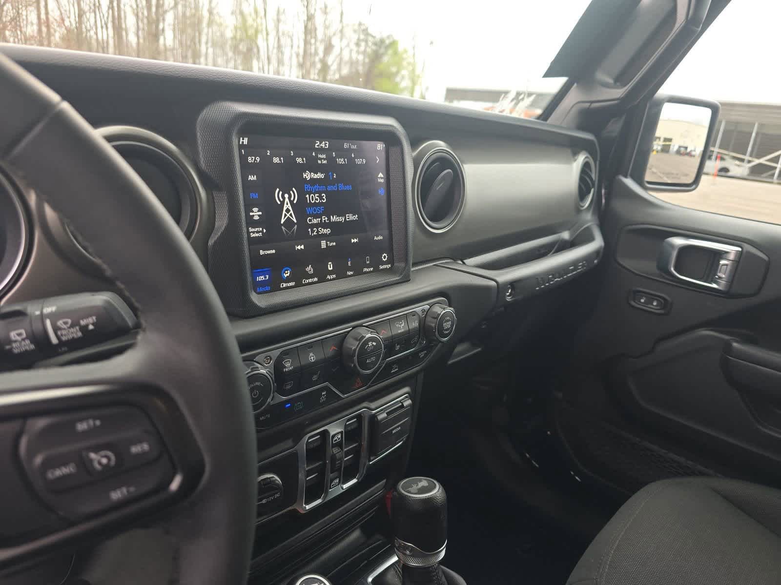 Used 2023 Jeep Wrangler Unlimited w/ Sun & Screen Package image 34