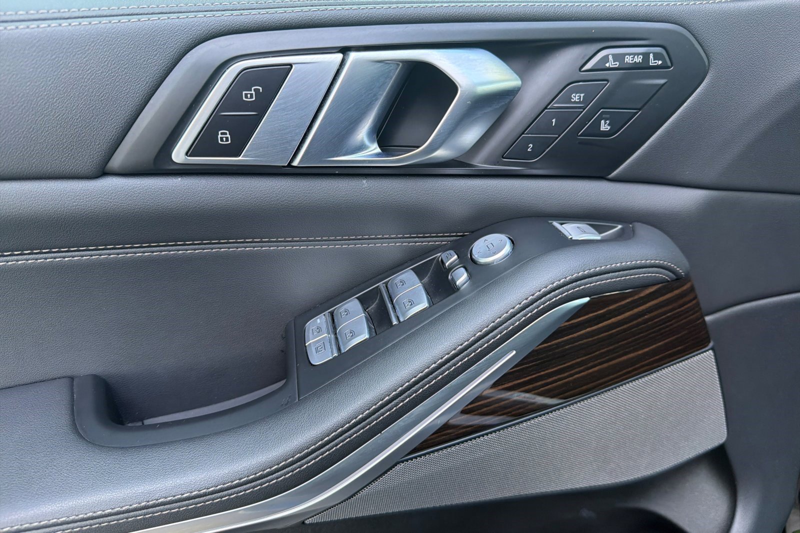 Certified 2025 BMW X7 xDrive40i image 12