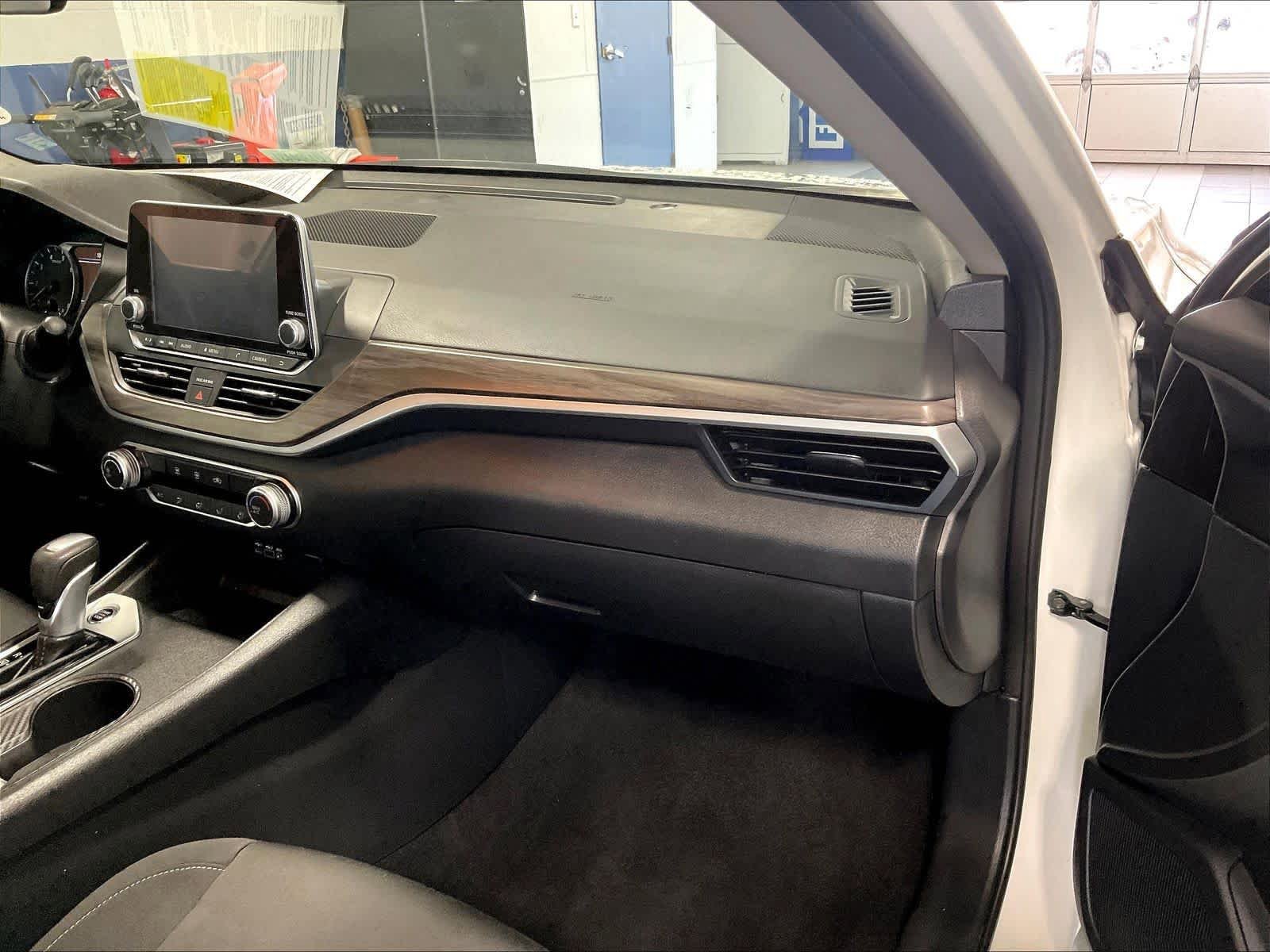 Certified 2025 Nissan Altima 2.5 SV FWD image 13