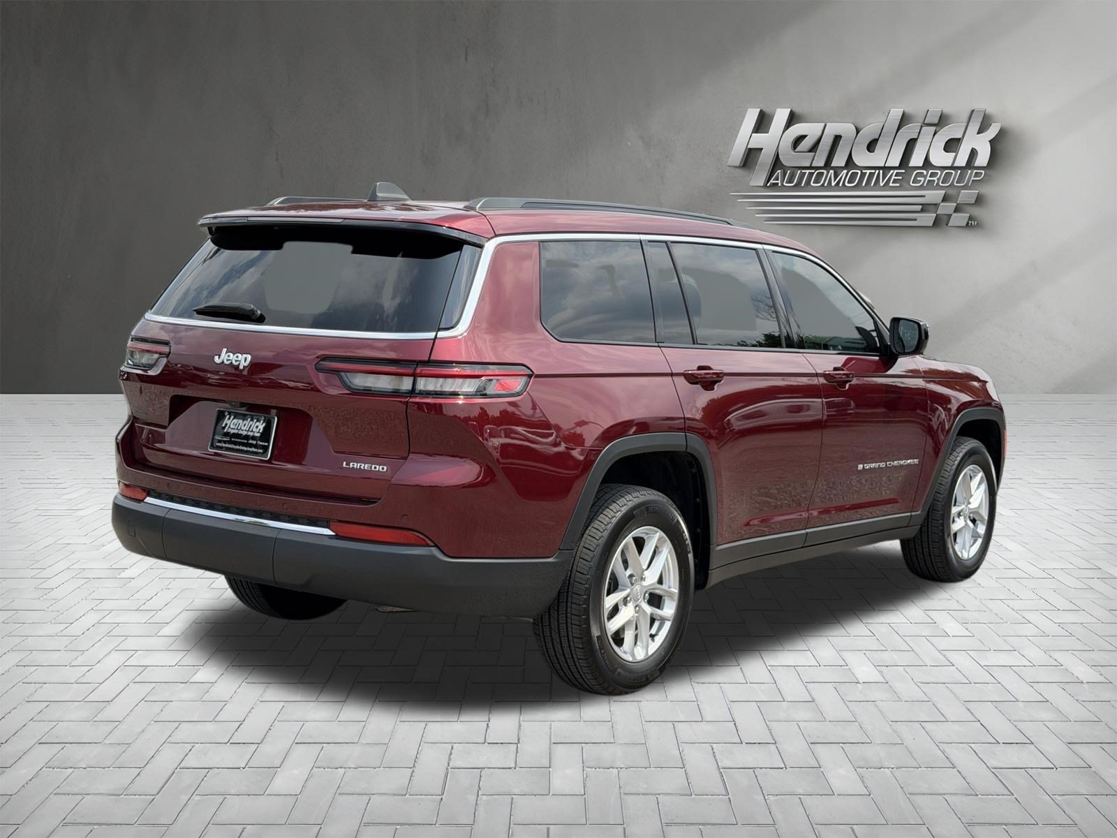 Used 2025 Jeep Grand Cherokee L Laredo RWD image 9