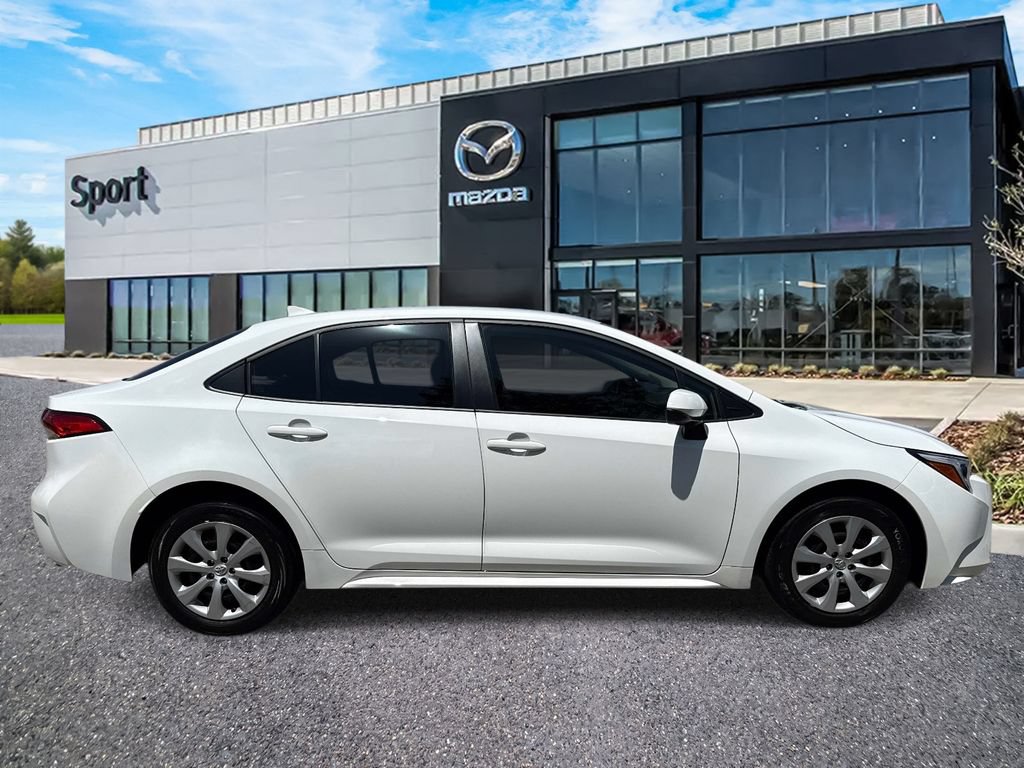 Used 2023 Toyota Corolla LE FWD image 2