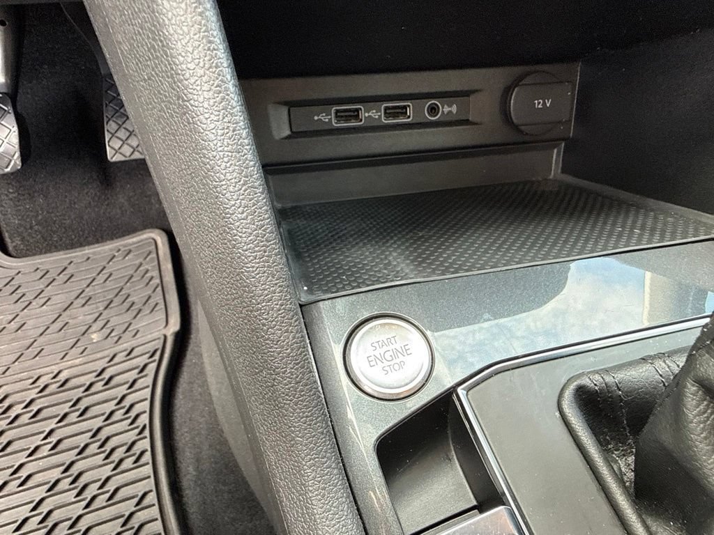 Used 2019 Volkswagen Tiguan SE AWD/4WD image 32