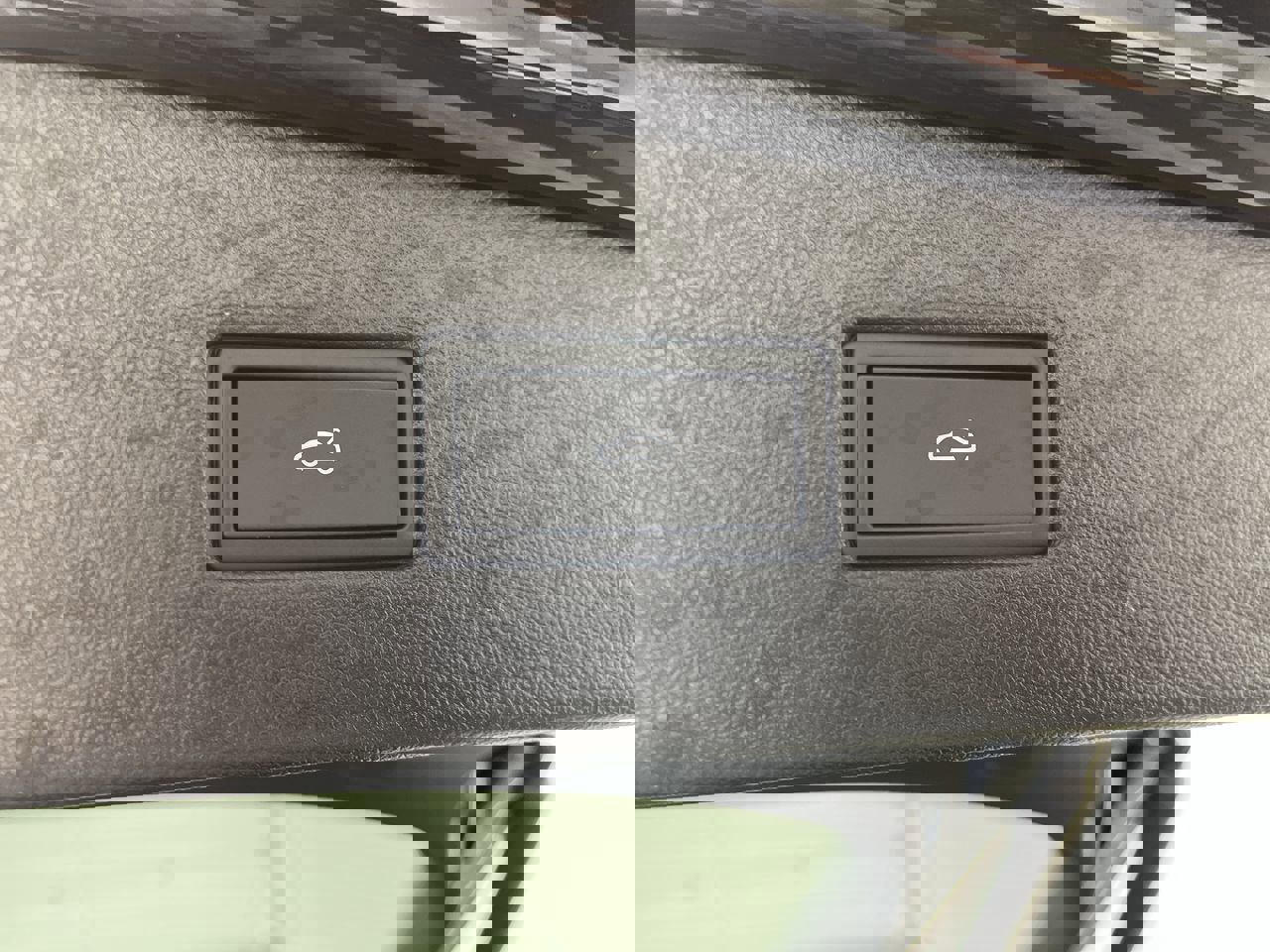 Used 2022 Volkswagen Tiguan SEL R-Line AWD/4WD image 32