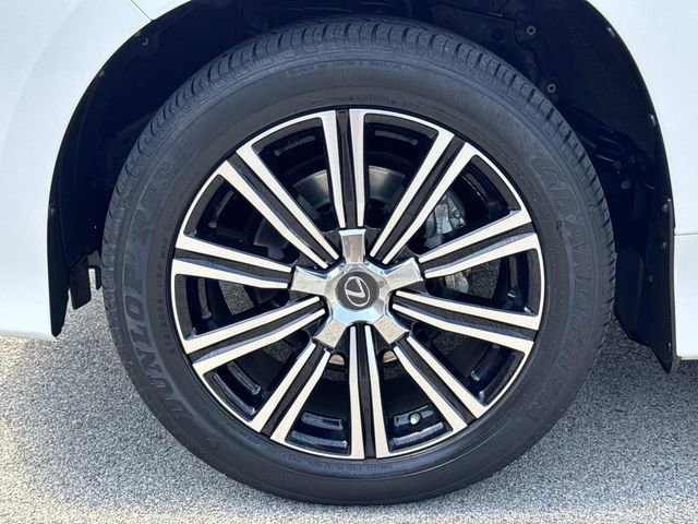 Certified 2020 Lexus LX 570 4WD w/ Luxury Package image 9