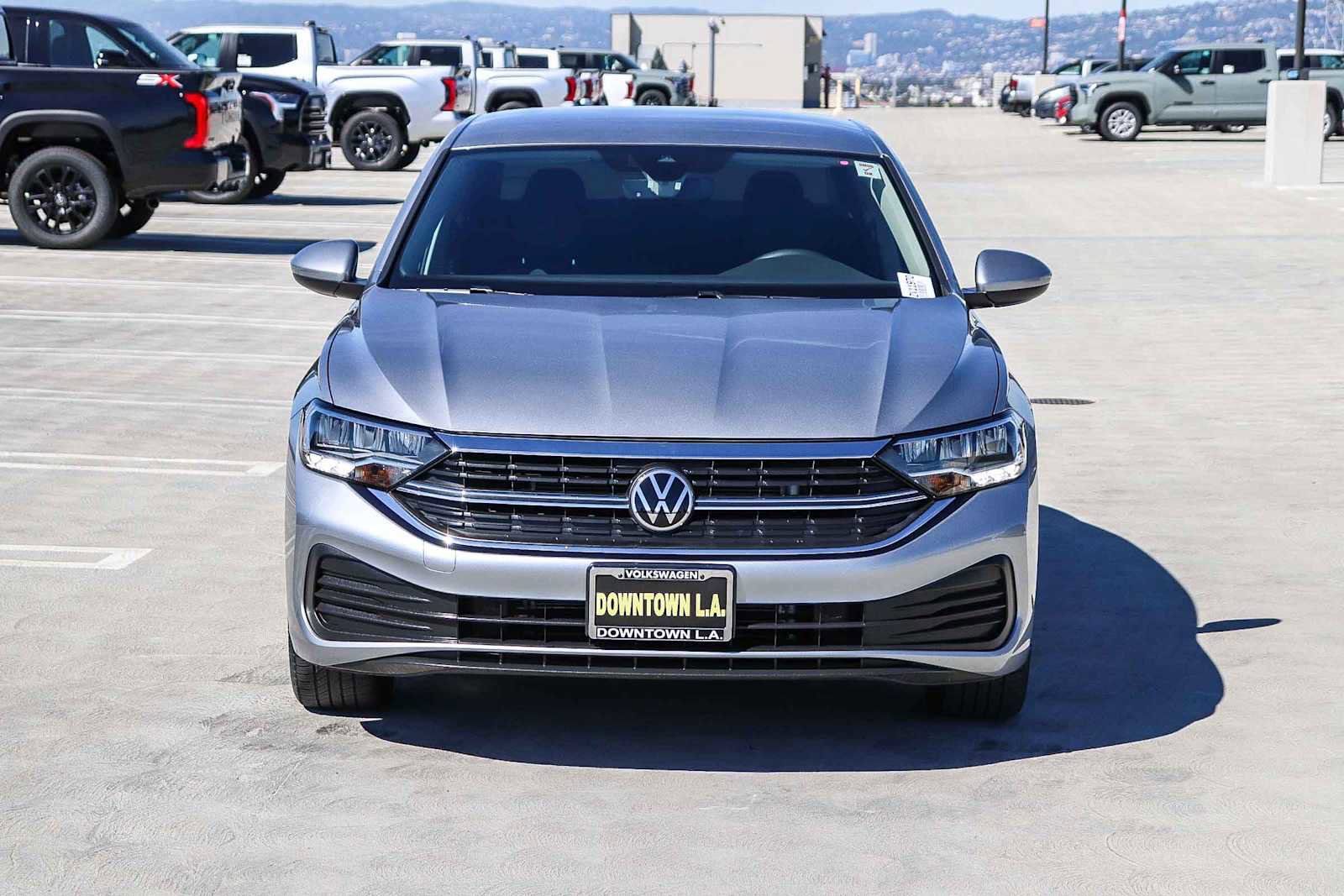Certified 2022 Volkswagen Jetta SE image 2