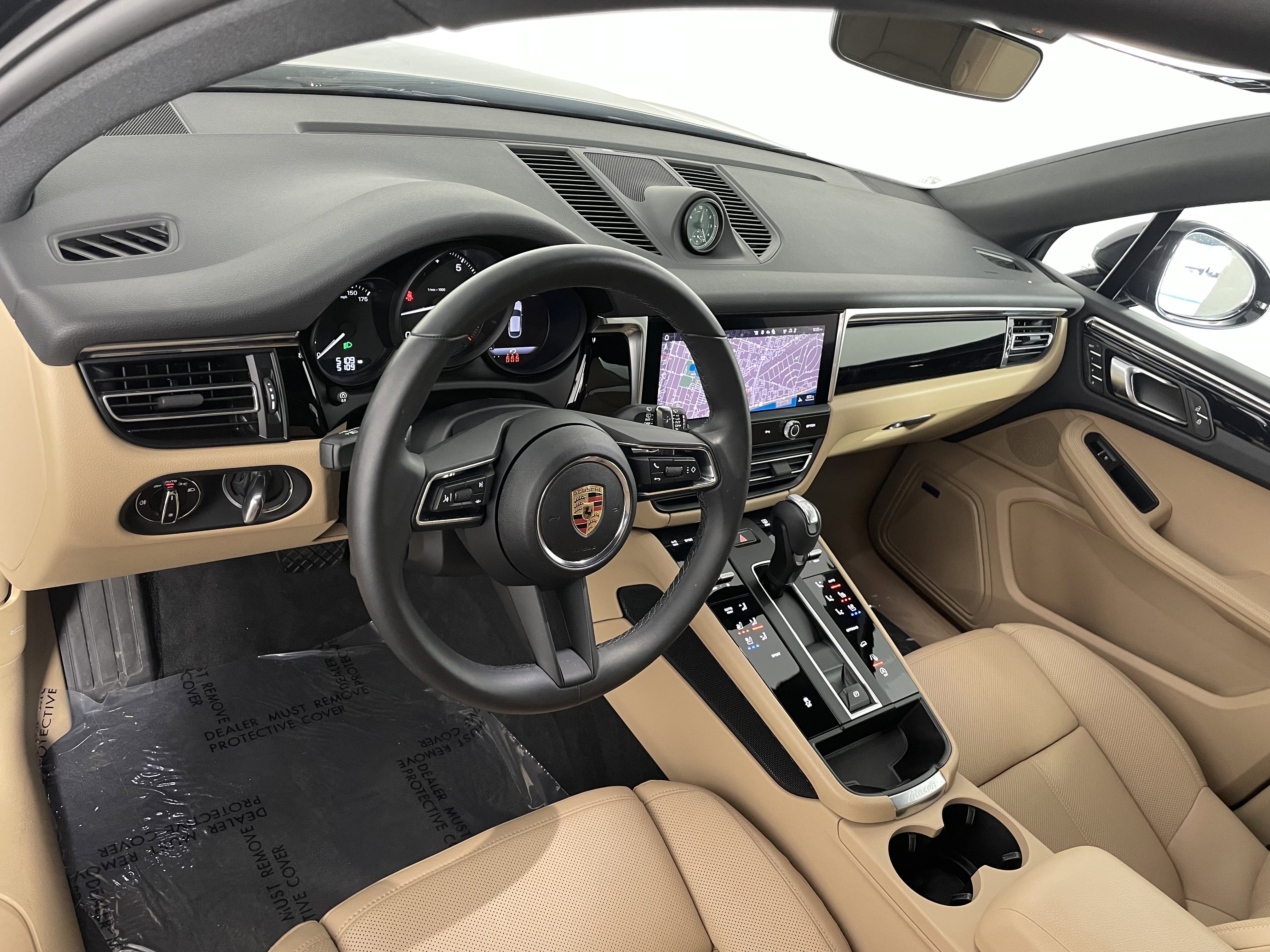 Used 2025 Porsche Macan image 4