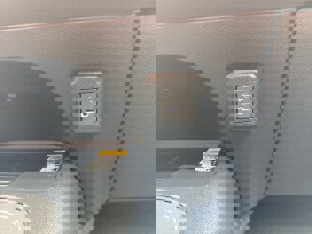 Used 2025 Toyota Corolla SE w/ SE Package image 28