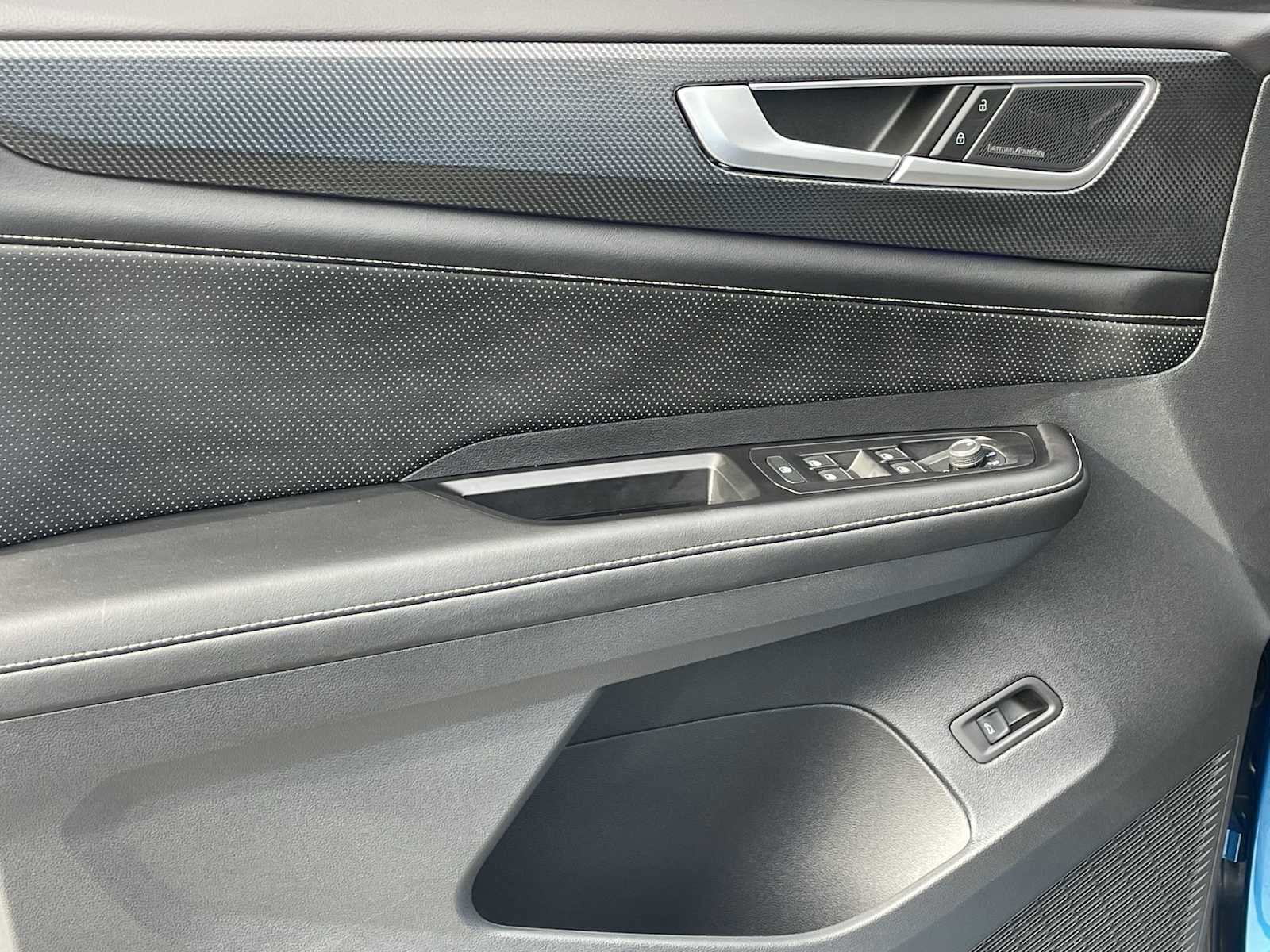 Used 2024 Volkswagen Atlas Cross Sport SEL Premium R-Line image 12