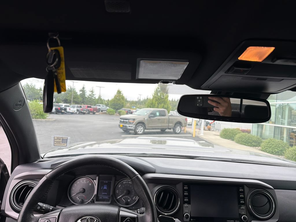 Used 2020 Toyota Tacoma TRD Sport AWD/4WD image 12