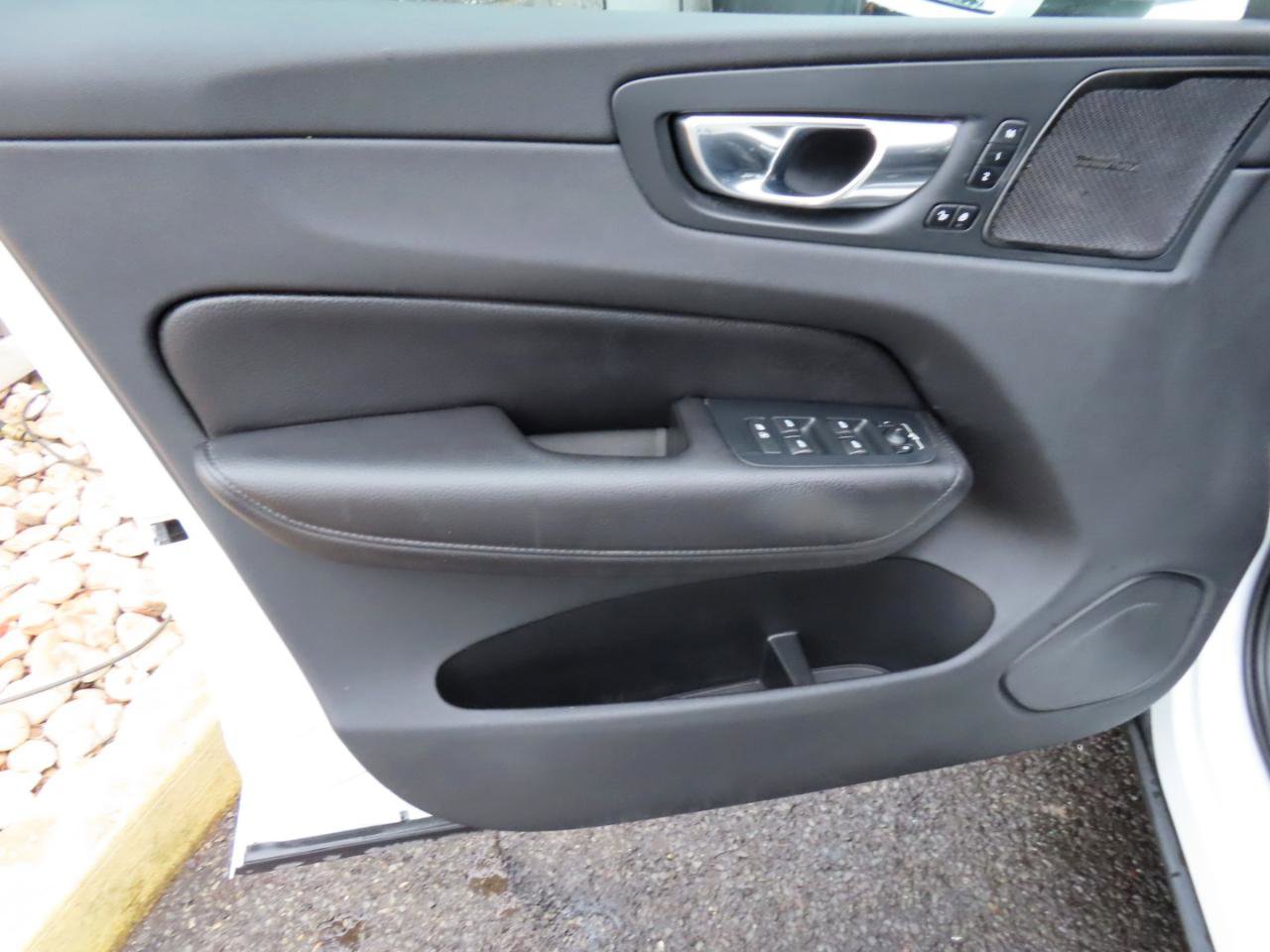 Used 2020 Volvo XC60 T5 Inscription w/ Protection Package image 6