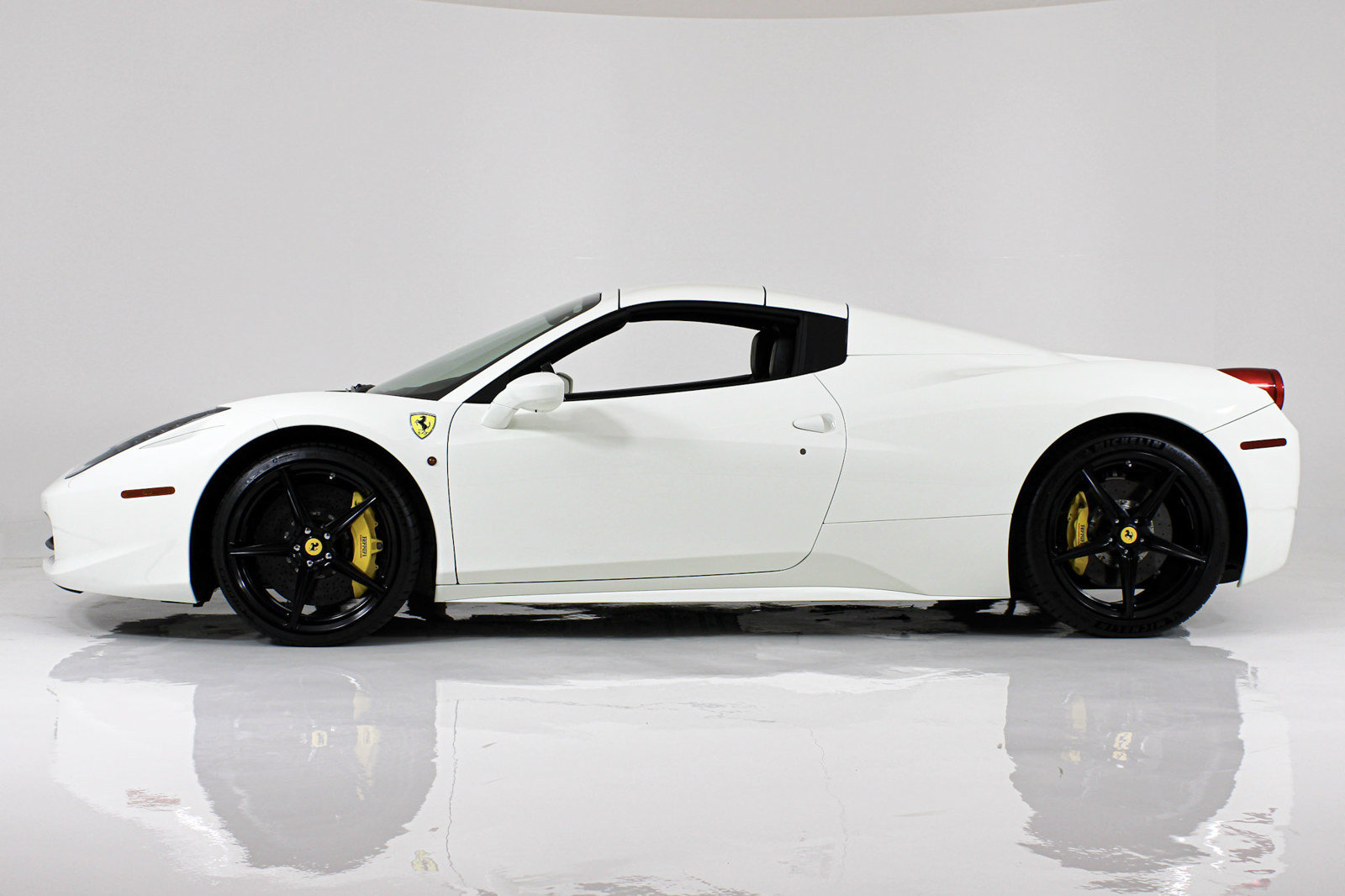 Used 2015 Ferrari 458 Spider RWD image 5