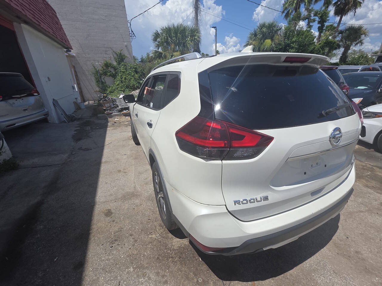 Used 2018 Nissan Rogue SL AWD/4WD image 11