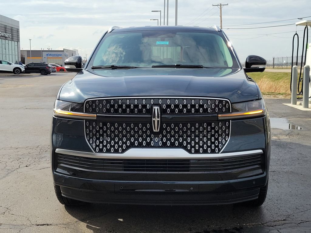 New 2026 Lincoln Navigator L Premier AWD/4WD image 2