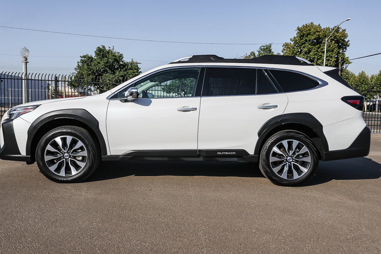 Used 2025 Subaru Outback Touring XT AWD/4WD image 8