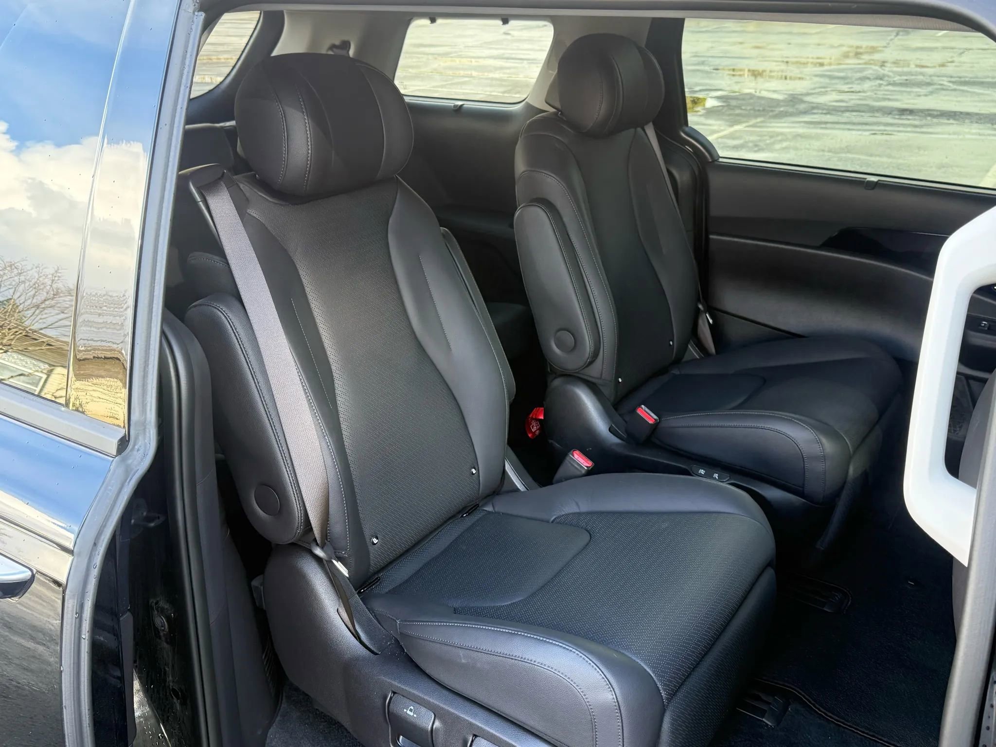 Used 2025 Kia Carnival SX Prestige image 29