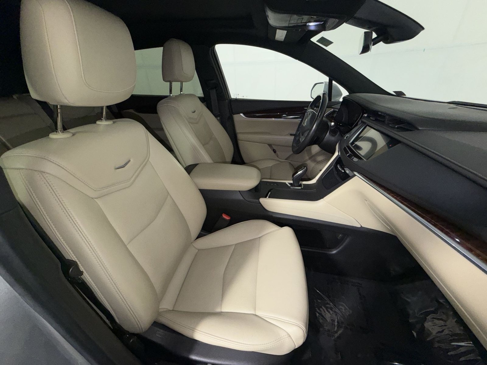 Used 2018 Cadillac XT5 Luxury w/ Driver Awareness Package AWD/4WD image 25