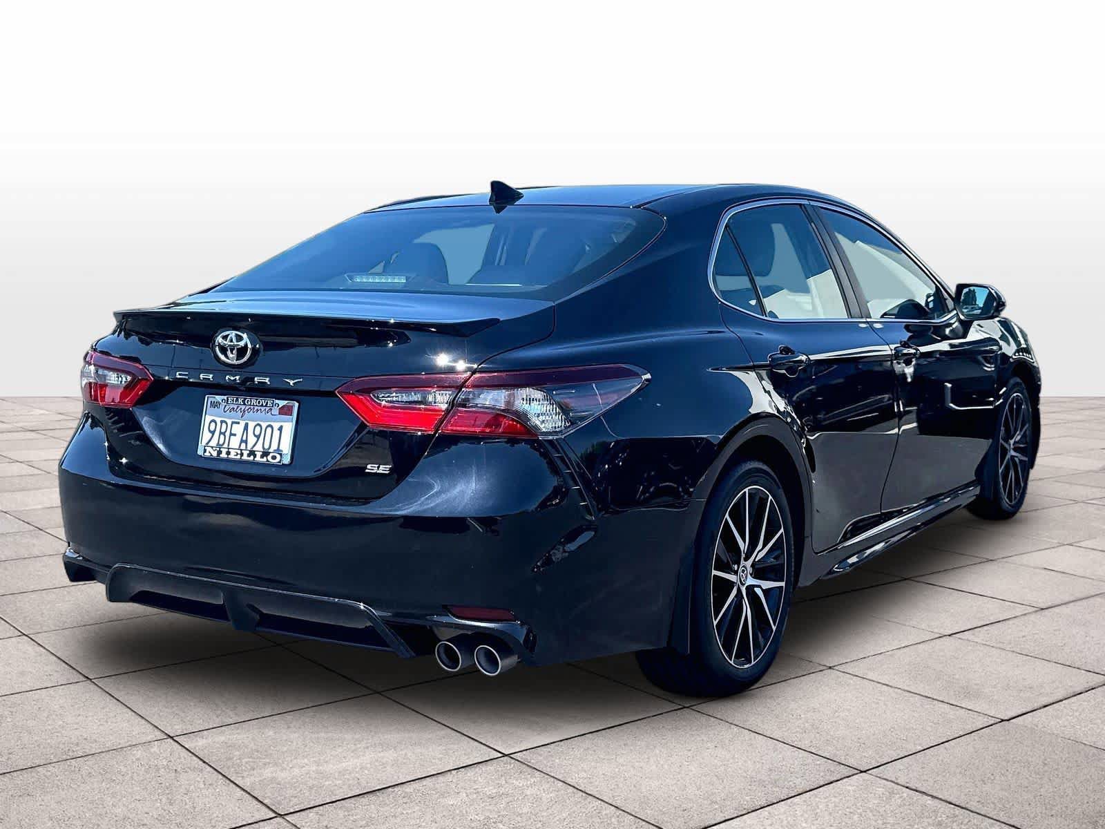 Used 2022 Toyota Camry SE FWD image 9