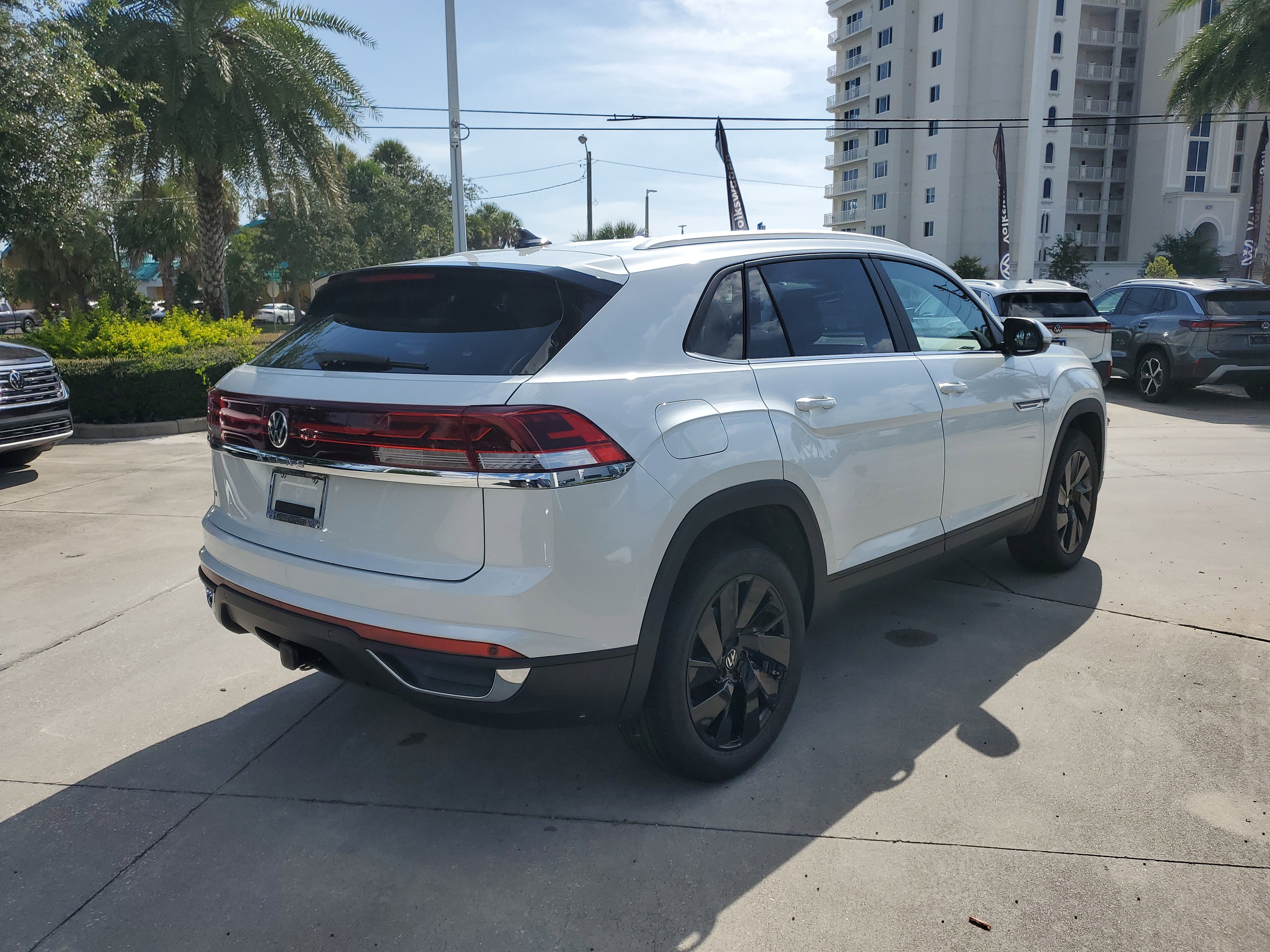 New 2026 Volkswagen Atlas Cross Sport SE image 4