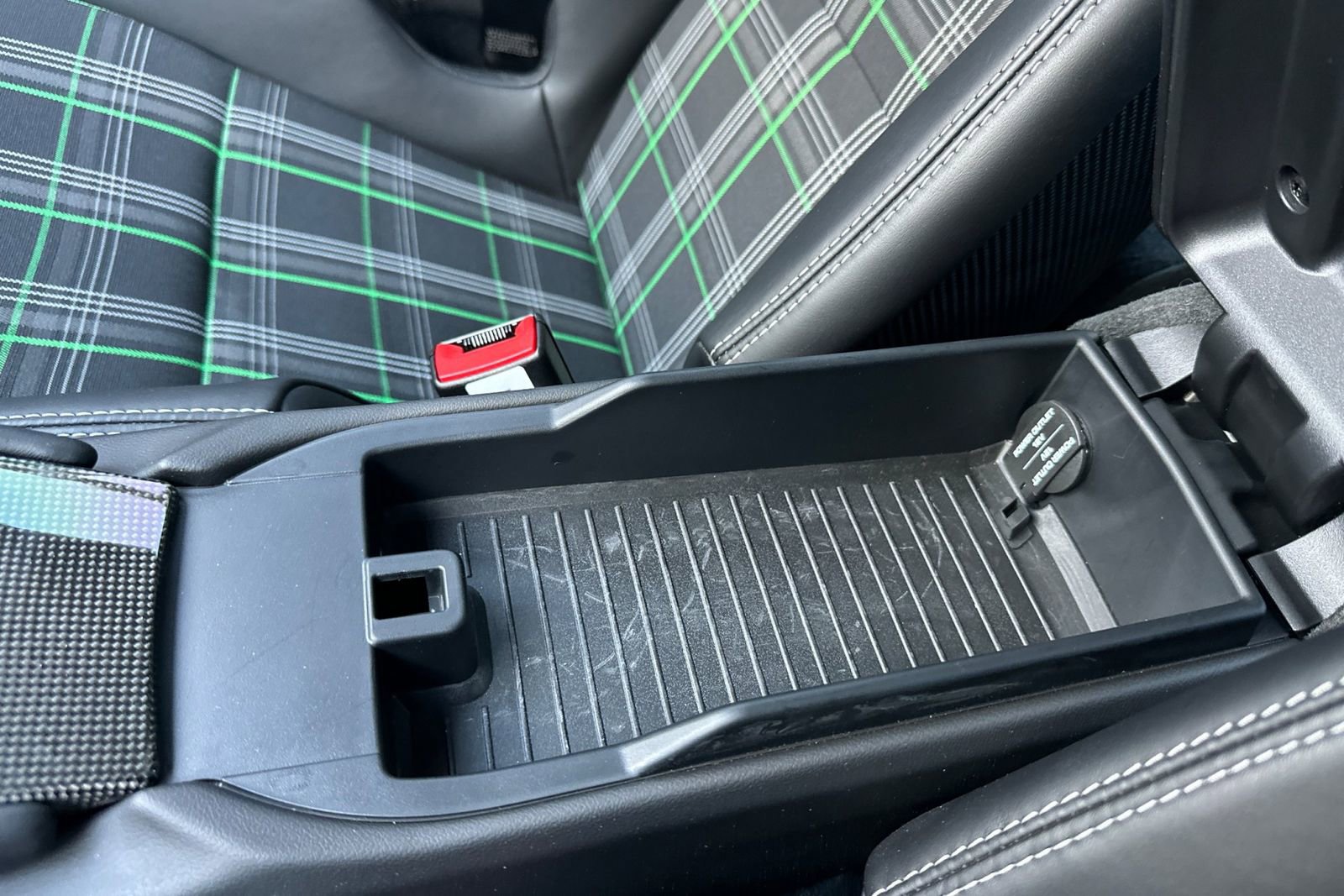 Certified 2016 Porsche 911 R image 24