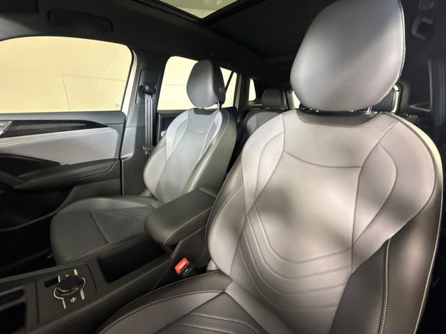 Used 2025 Volkswagen Tiguan SE R-Line AWD/4WD image 15
