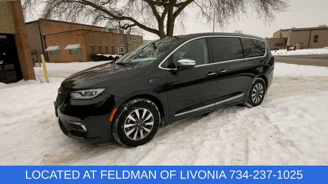 Used 2023 Chrysler Pacifica Limited image 4