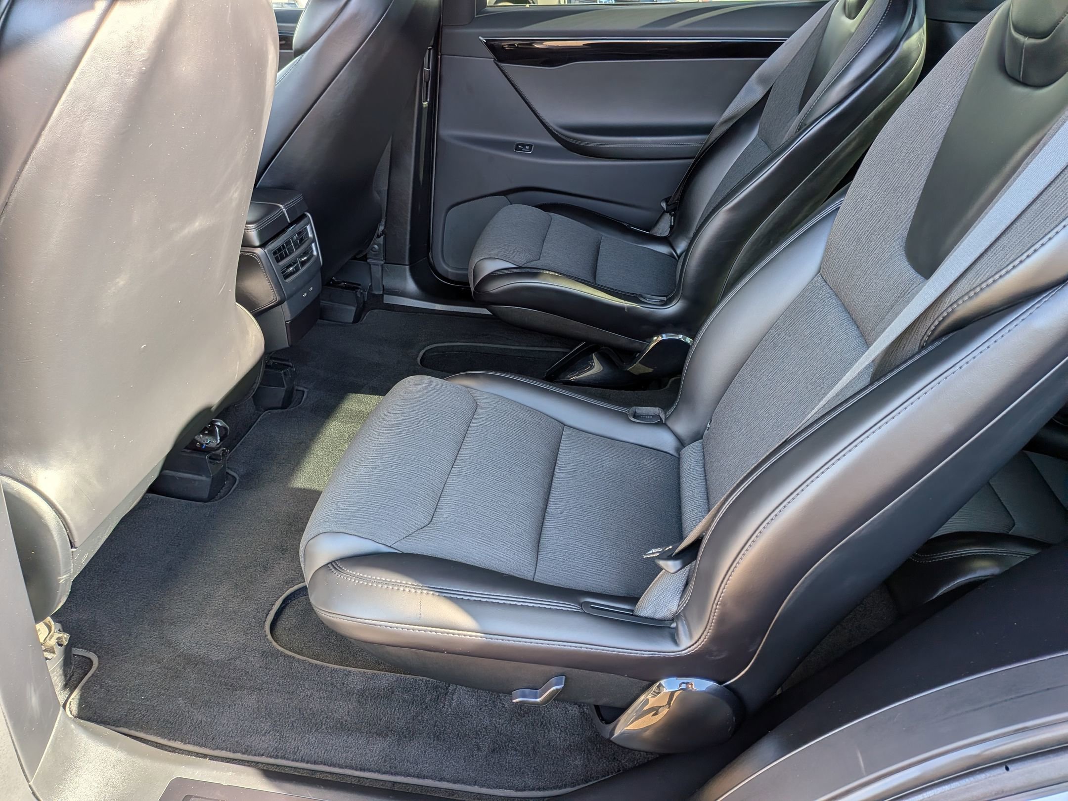 Used 2018 Tesla Model X 75D image 24