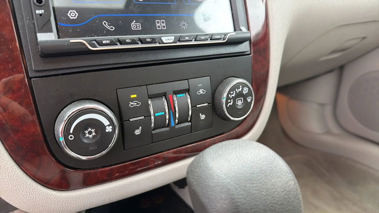 Used 2007 Chevrolet Impala LTZ image 14