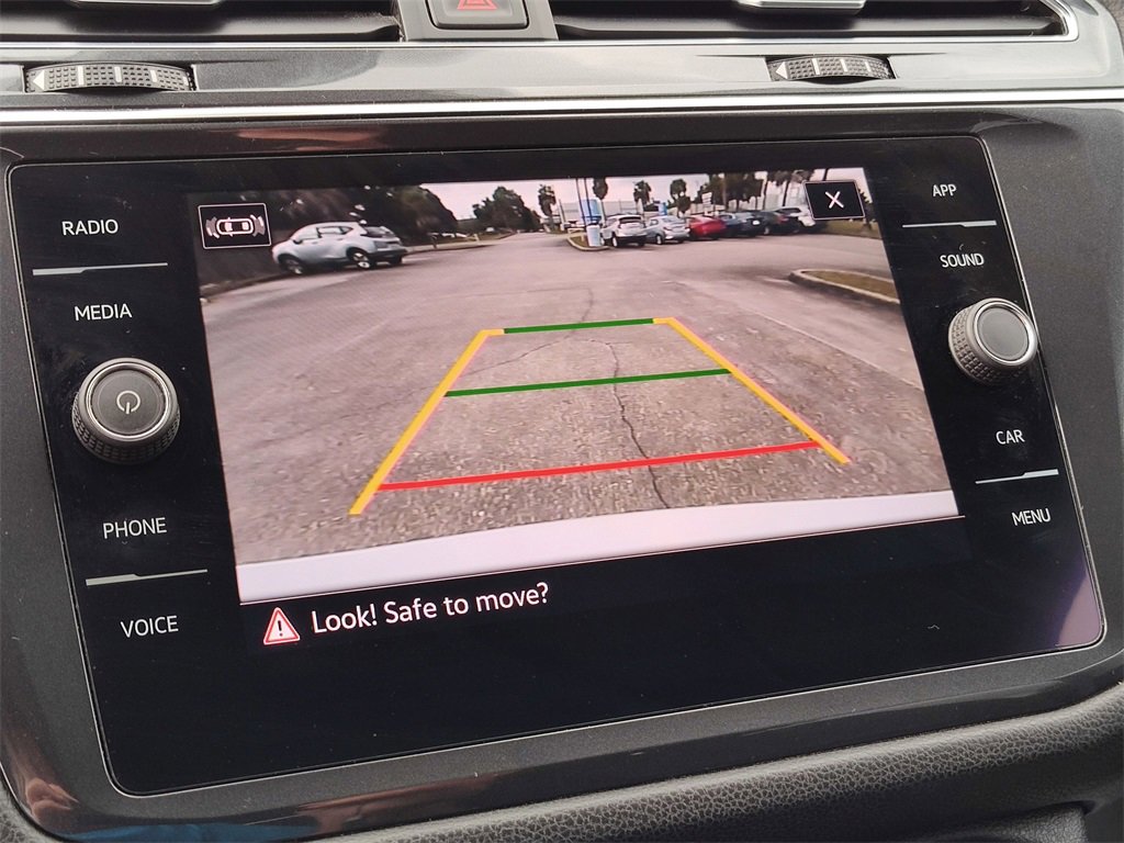 Used 2022 Volkswagen Tiguan SE image 39