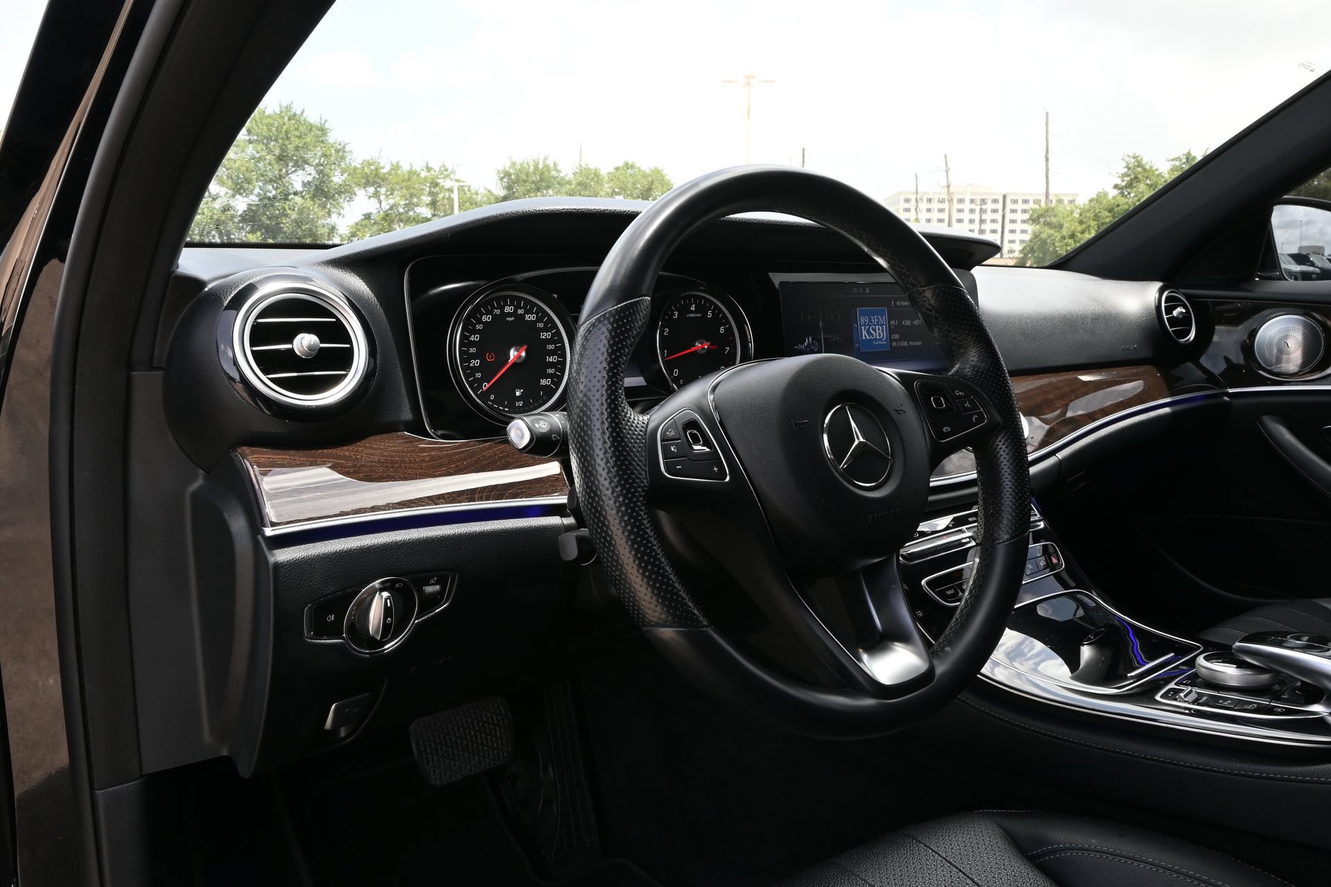 Used 2017 Mercedes-Benz E 300 image 18