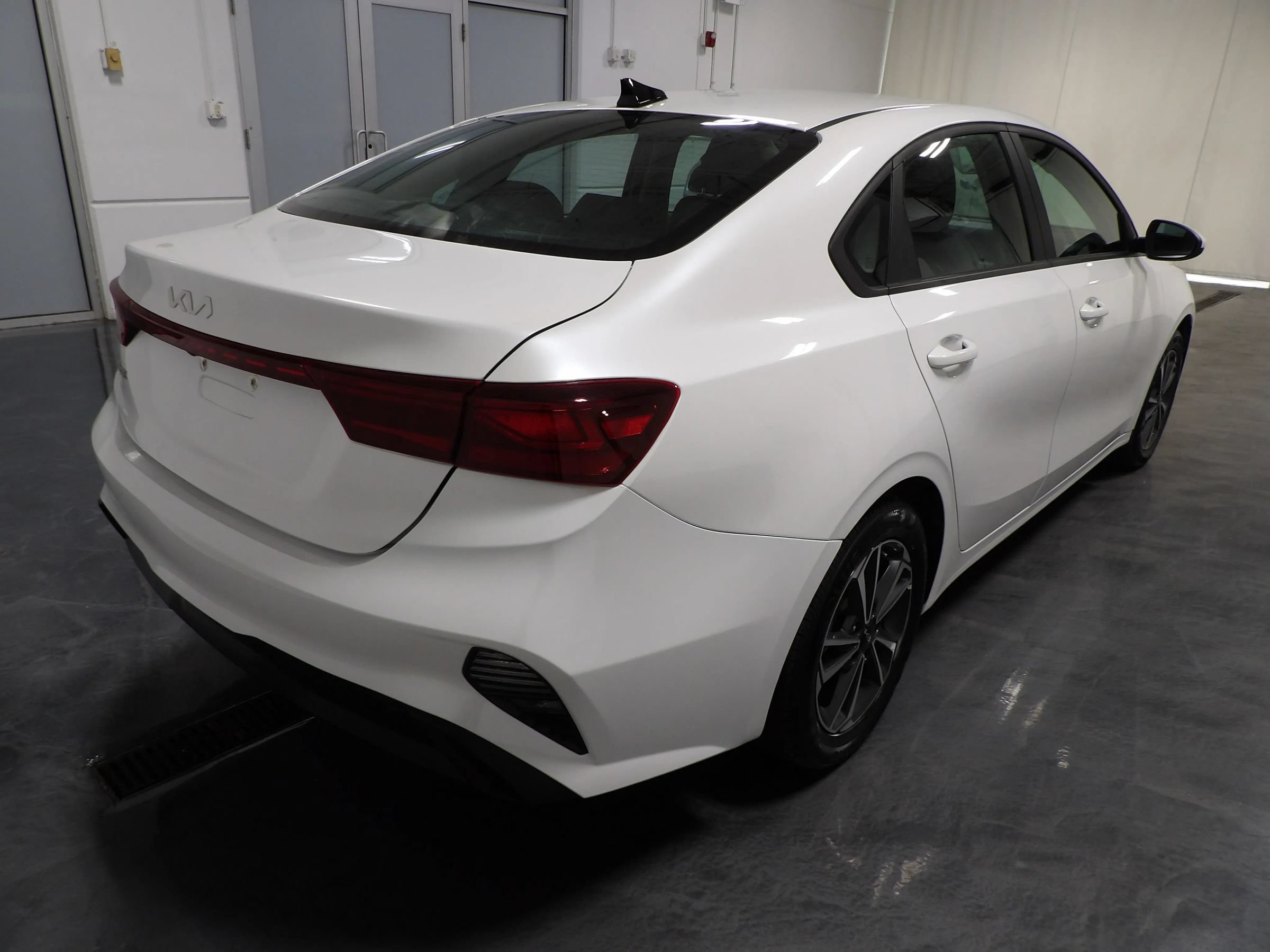 Used 2024 Kia Forte LXS FWD image 4