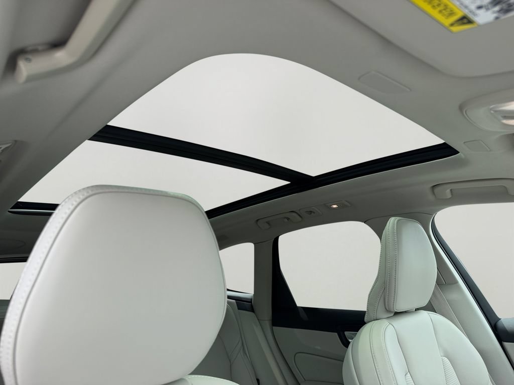 New 2026 Volvo XC60 T8 Ultra w/ Climate Package AWD/4WD image 5