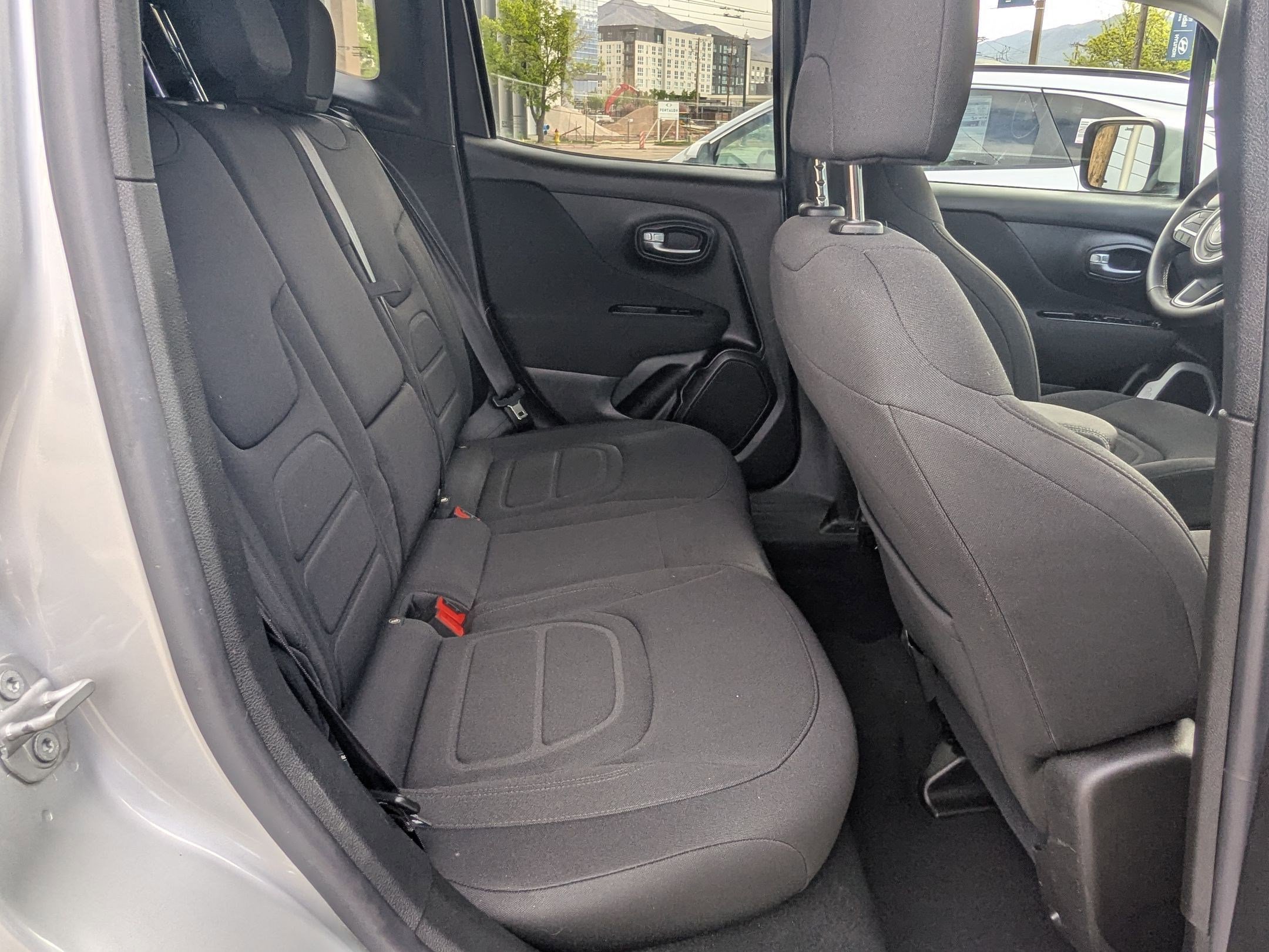 Used 2020 Jeep Renegade Latitude w/ Popular Equipment Group image 30