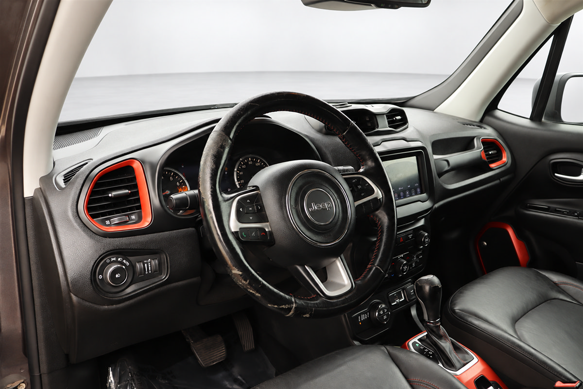 Used 2018 Jeep Renegade Trailhawk AWD/4WD image 26