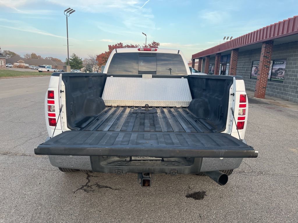 Used 2008 Chevrolet Silverado 3500 LTZ w/ EZ-Lift Tailgate Package image 9