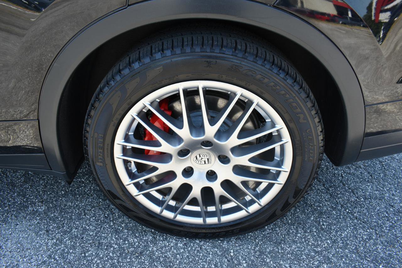 Used 2015 Porsche Cayenne Turbo AWD/4WD image 34