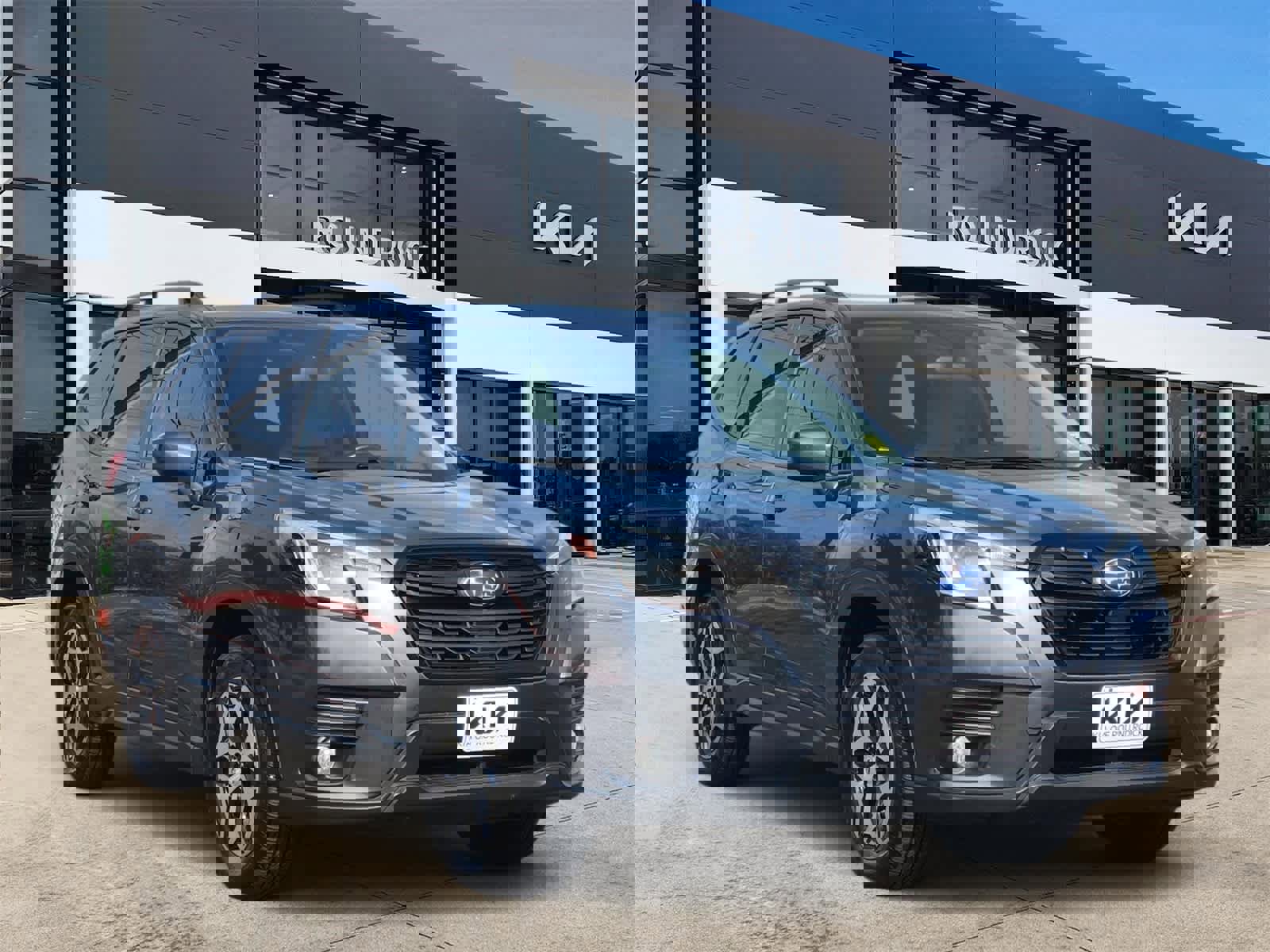 Used 2023 Subaru Forester Premium image 3