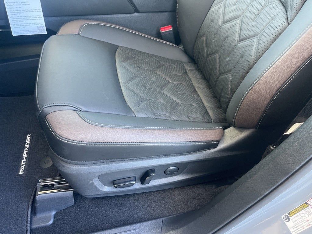 New 2026 Nissan Pathfinder Platinum w/ Cargo Package FWD image 7