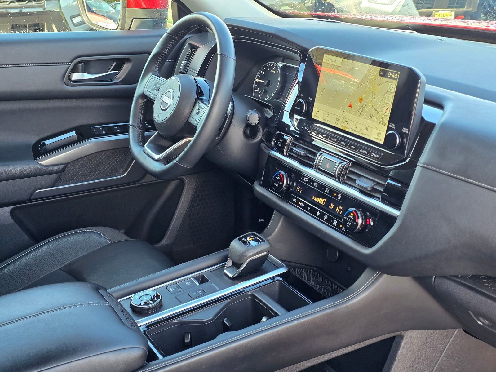 Used 2025 Nissan Pathfinder SL AWD/4WD image 40